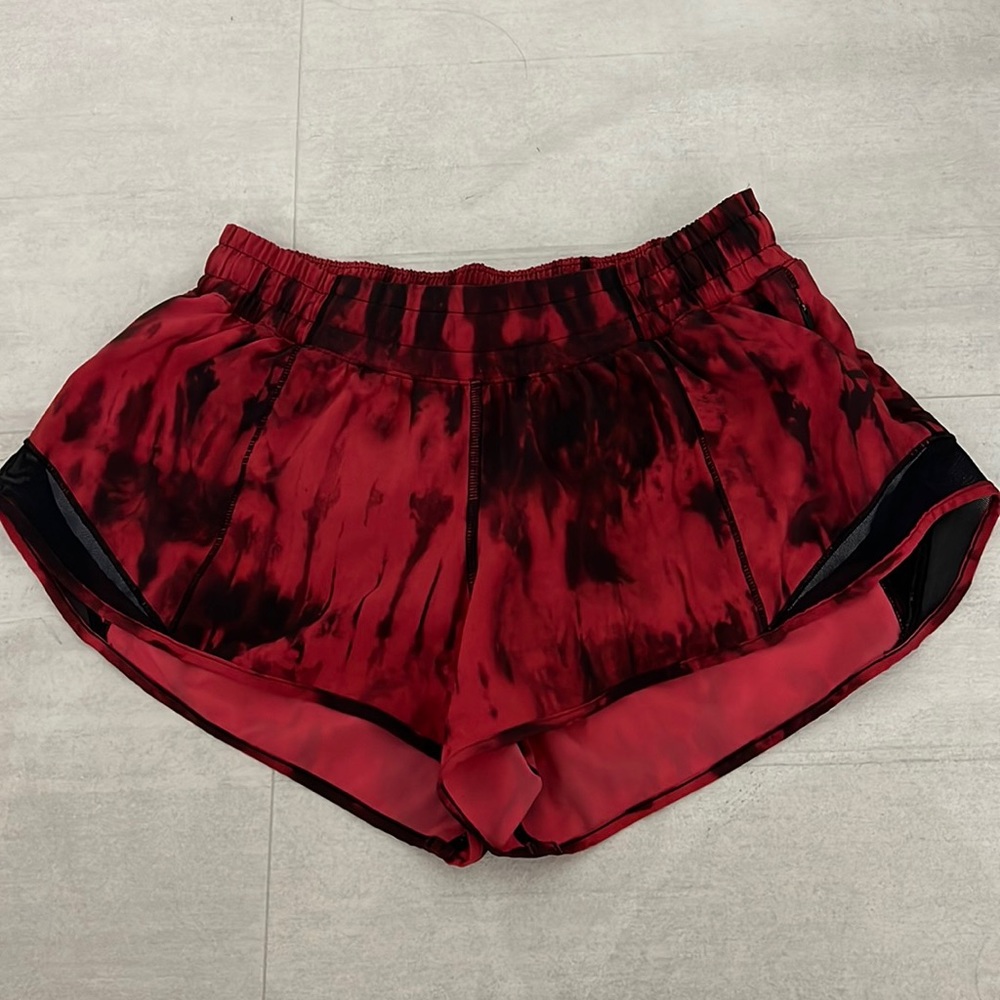 LULULEMON hotty hot 2.5 red and black special edition shorts size 6